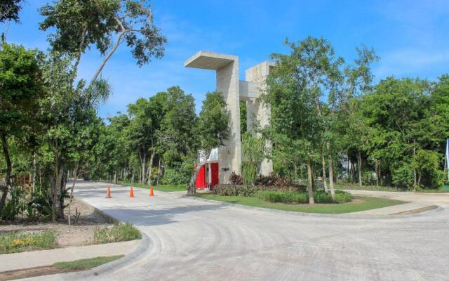 2Story Penthouse with Hot Tub Panoramic Jungle Views Charming Balcony in Bahia Principe