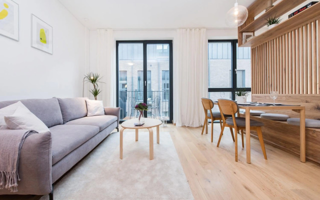 Newly Built, w-Balcony, easy Self check in, by Cohost