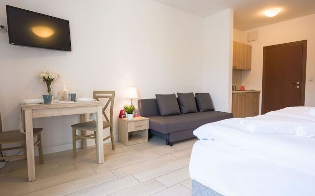 VacationClub - Aquamarina Apartments