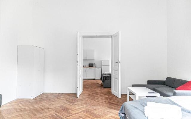 Classy 2BR Apt. w/ Exclusive Location near AKH