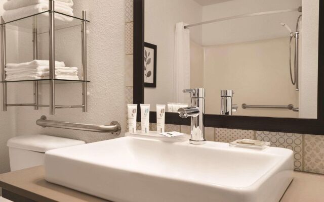 Country Inn & Suites by Radisson, Detroit Lakes, MN