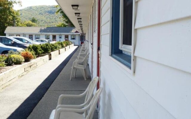 Monument Mountain Motel
