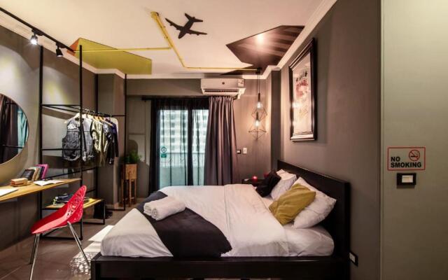 The Terminal 2 Stay - Steps From Nightlife and Airport