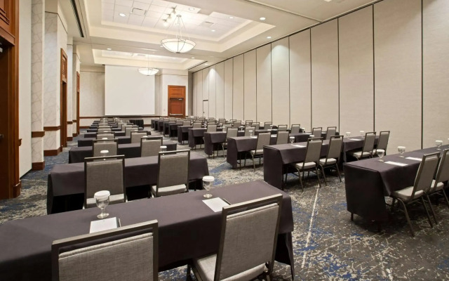 Embassy Suites by Hilton Tampa USF Near Busch Gardens