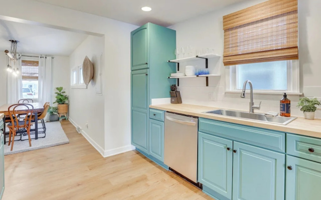 Patio & Lake Views: Family-friendly Canton Retreat