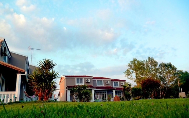 Demis Apartments