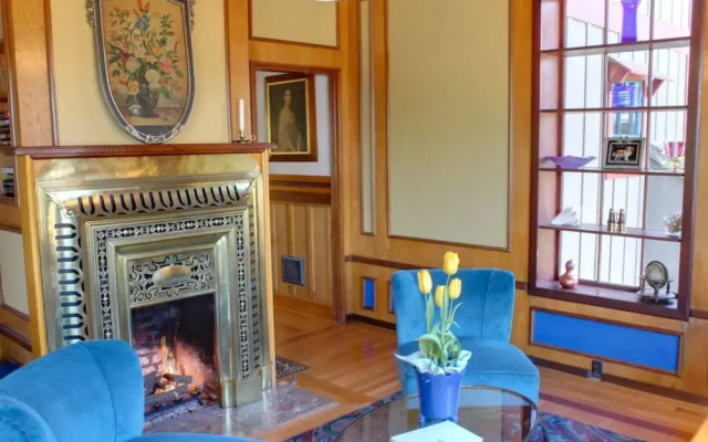 3573 Captain's Castle