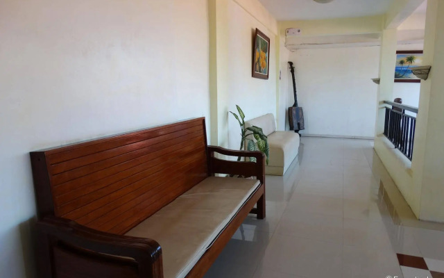 OYO 621 De Loro Inn