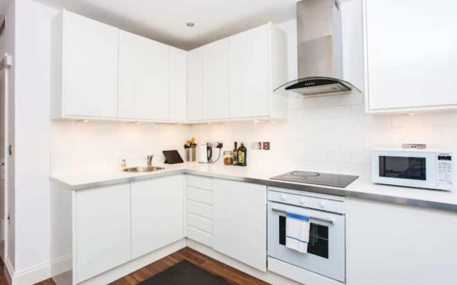 Energised Apartment With Gym in Brent Park