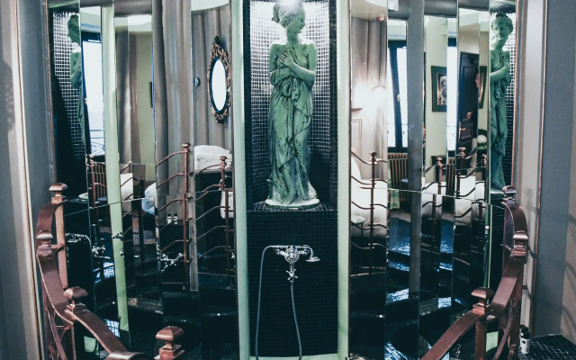 La Mondaine