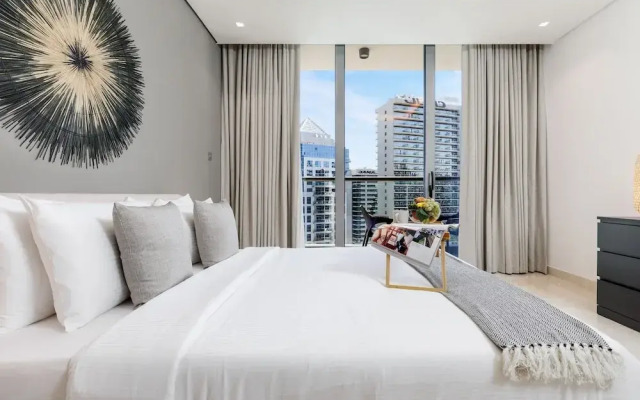 Maison Privee - Classy Urban Retreat w/ Amazing Dubai Canal Views