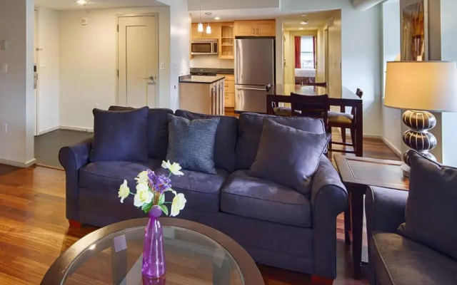 Grand Eastonian Hotel & Suites