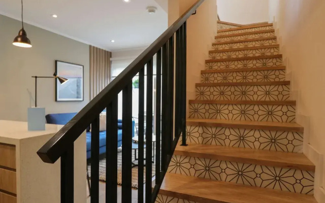 w Majestic 1BR Duplex in the Heart of Barranco