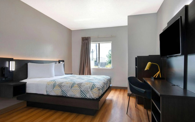 Motel 6 San Antonio, TX - South