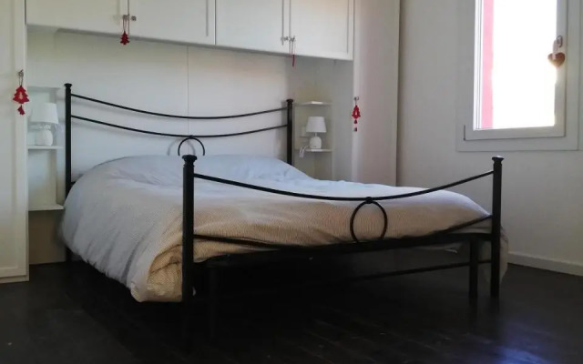 45 Minutes To Venice - by Flora