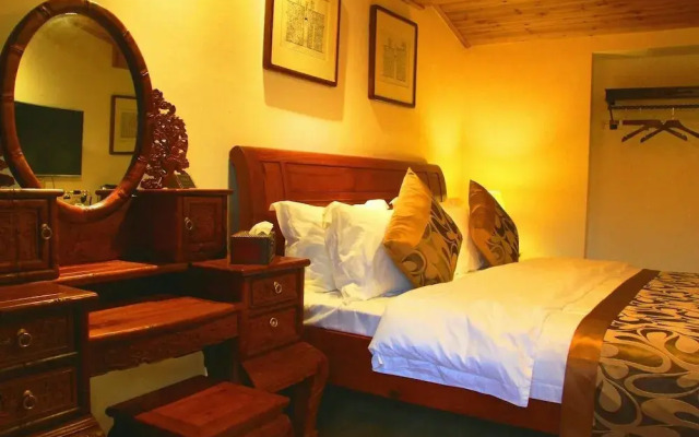 Cheng Garden Red Wood Courtyard