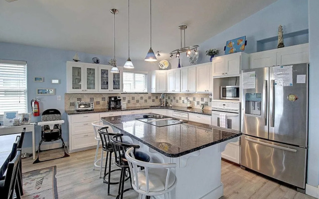 Spacious & Pet Friendly + Game Room Sleeps 10