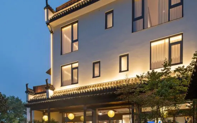 Floral Hotel·Wuyuan Banxianju Homestay (Baoyu Tower) — 4-star hotel in Shangrao