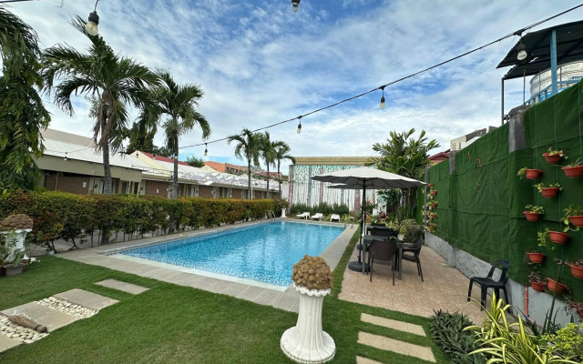 S&M Hotel