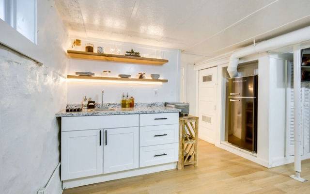 Convenient Downtown Studio in Kansas City!