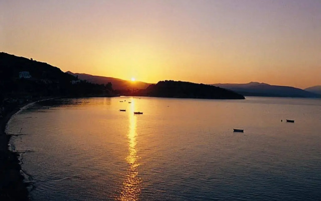 Tolon Beach Hotel