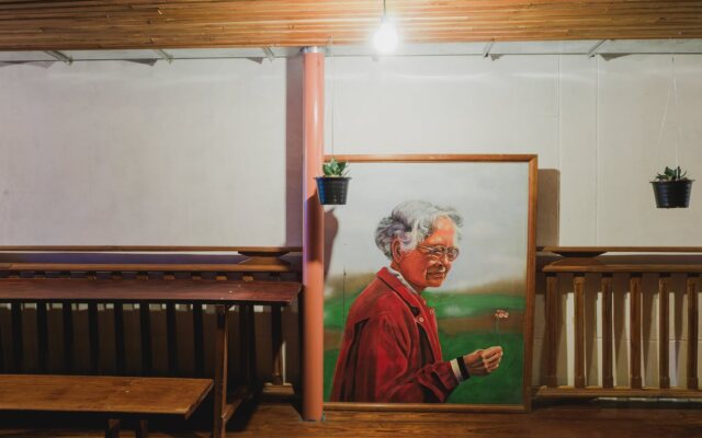 The History Cafe' & Guesthouse