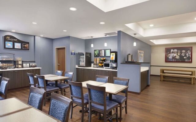 Days Inn And Suites Lindsay