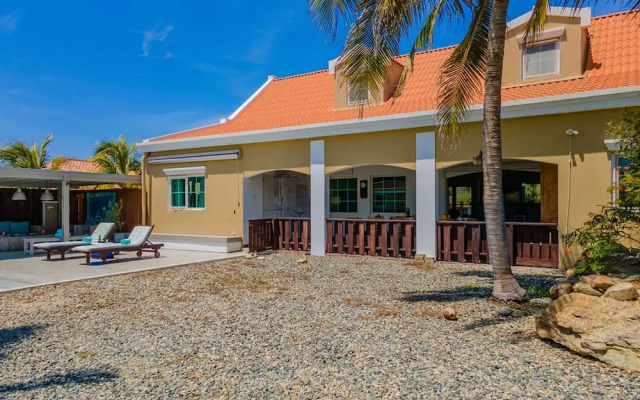 Nature Private Pool Gazebo Outdoor Dining