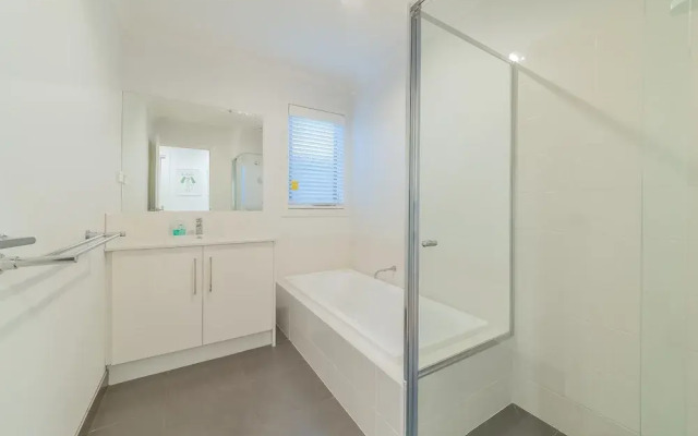 7 Boardwalk Lakeside in Cowes