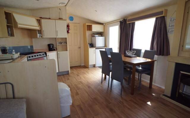 Pets Stay Free 3 Bedroom Caravan at Heacham Beach