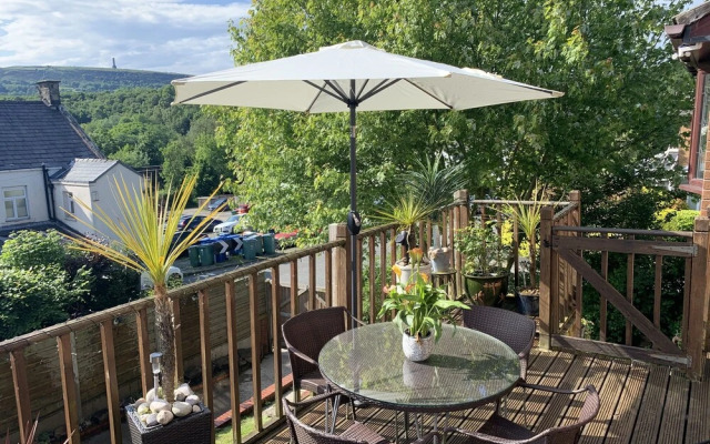 One Bedroom Apartment With En-suite & Patio