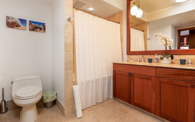 Kolea Circle #16e 2 Bedroom Condo by RedAwning