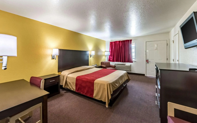 Econo Lodge Near Lackland Air Force Base - SeaWorld