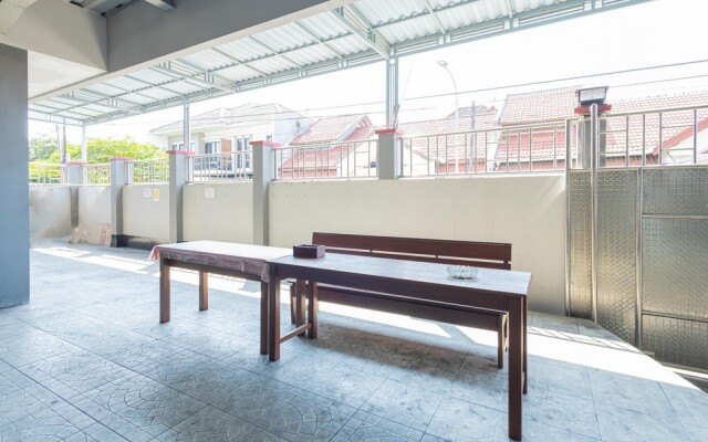 RedDoorz near Universitas Wijaya Kusuma Surabaya 2