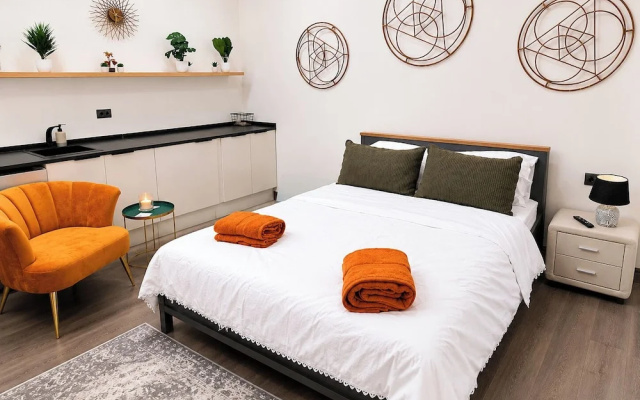 Luxury Chester City Apartment Near Station