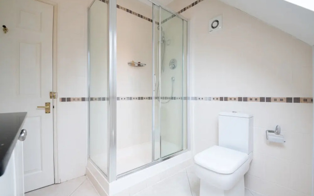 Charming Wimbledon Park Home close to Putney Heath