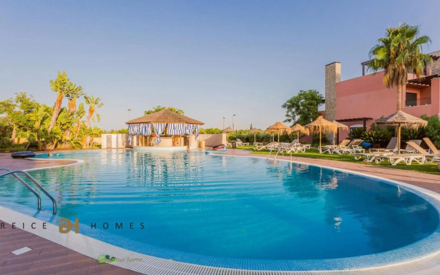 Greice Homes-Luxury 2 bed en-suite south facing & Golf view