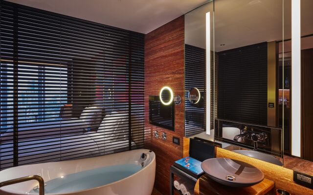 H2O Hotel