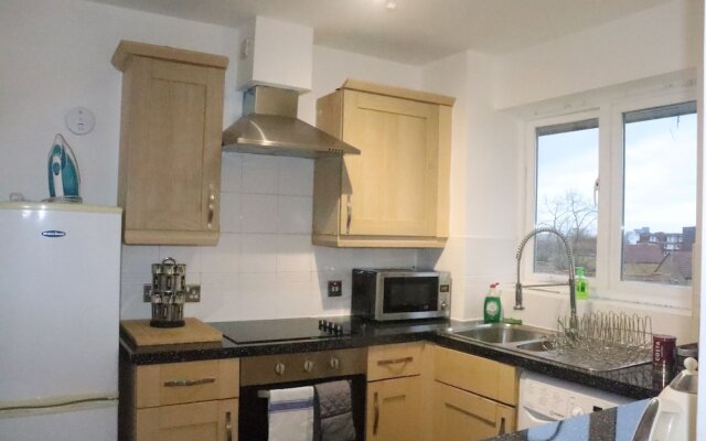 Skyline Haven Modern 2BR w/ Free Parking & 4kTV