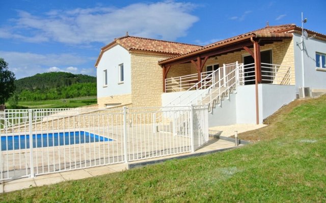 Villa With 4 Bedrooms in Prayssac, With Wonderful Mountain View, Priva