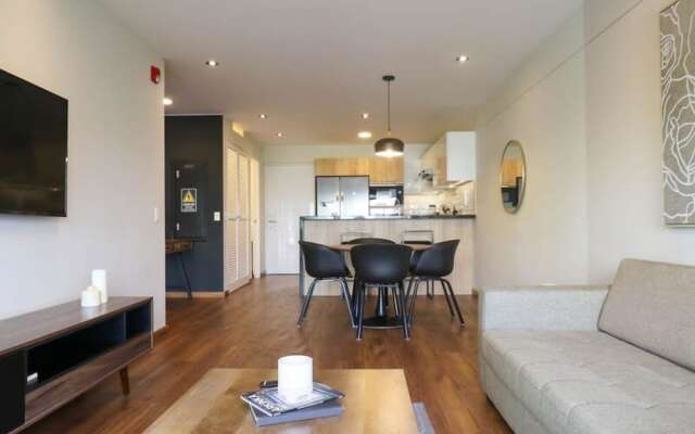 w Modern 1BR With Balcony in Miraflores