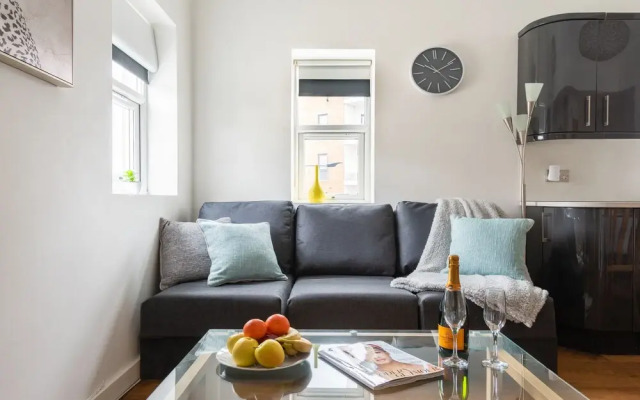Platinum Apartment in Kensington 9941