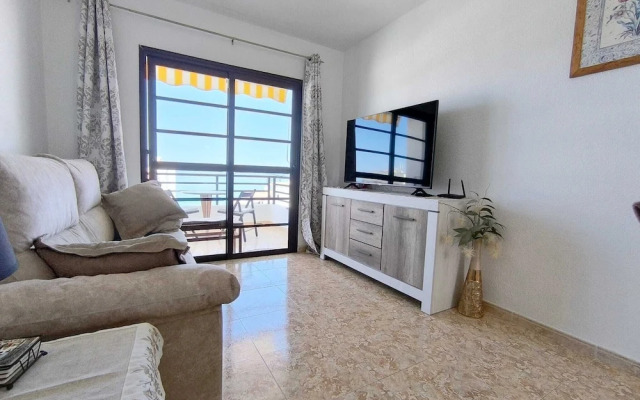 Apartment Edith - Ocean View Just Above the Beach