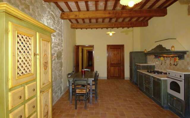Lovely Villa in Tuoro sul Trasimeno with Pool
