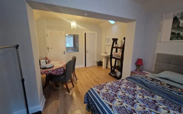 Studio/lickey Hills/near Attractions/garden/petok
