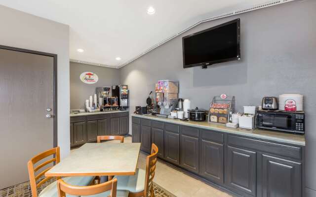 Super 8 by Wyndham Spirit Lake/Okoboji