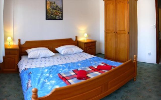 Apartments and Rooms Mare-Monti