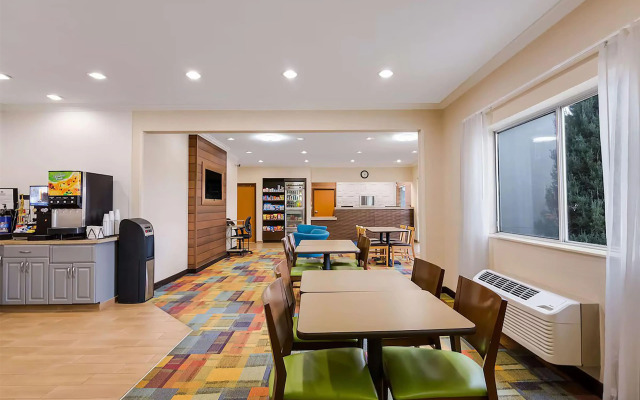 AmericInn by Wyndham Minot