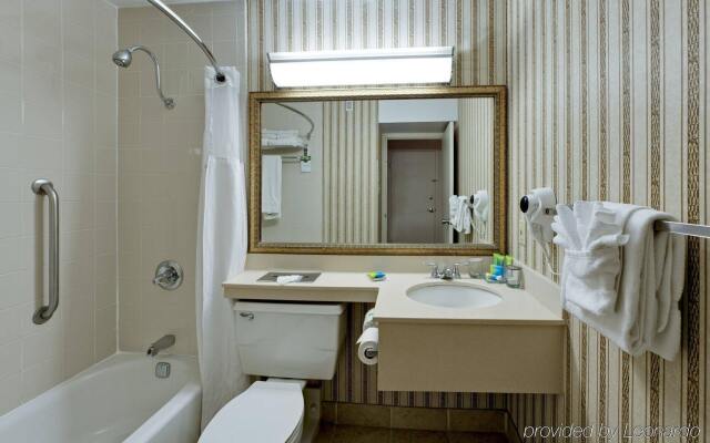 Radisson Hotel Rochester Airport