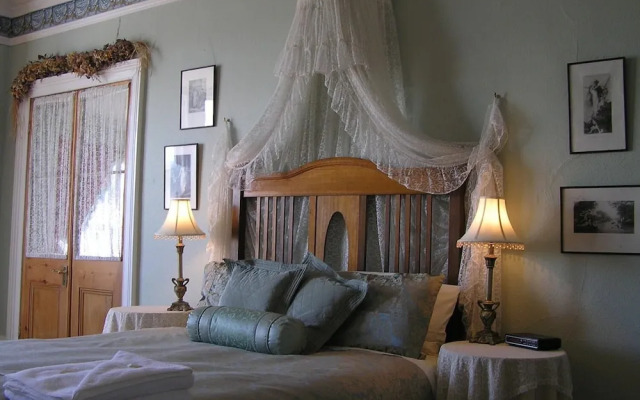 Colonial Accommodation @ Undine